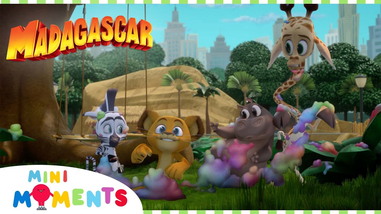 Run! It’s A Giant Cupcake 🧁 | Madagascar: A Little Wild | Mini Moments