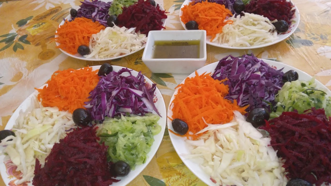 Salade crudité 🥗 avec une sauce vinaigrette 🌺✌️💜.