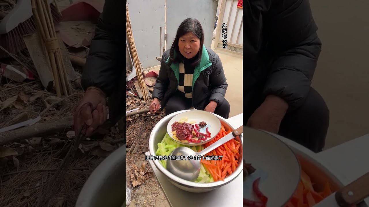 1块肥肉，5元面条，加点配菜，做一锅蒸面条，你看香不 #神奇的闲鱼 #新版闲鱼 #蒸面条