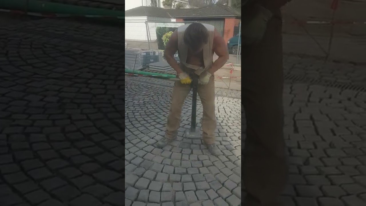 der Paveier Abrammen Natursteinpflaster für gleichmäßige Fugen/ Kunststoffmörtel/ Epoxidharz,