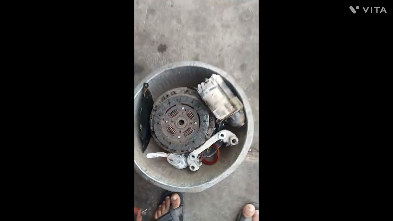 I10 Era oil leaking problem
