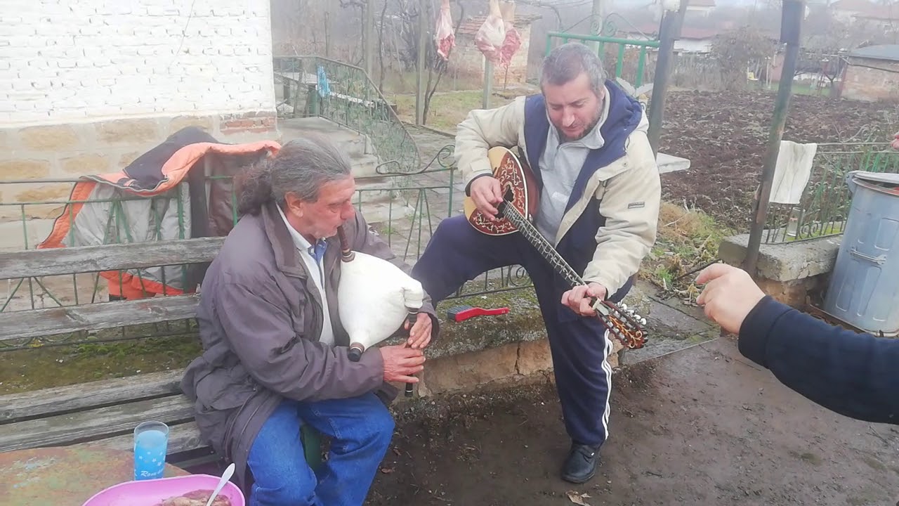 Попа и заека в извор на прасе