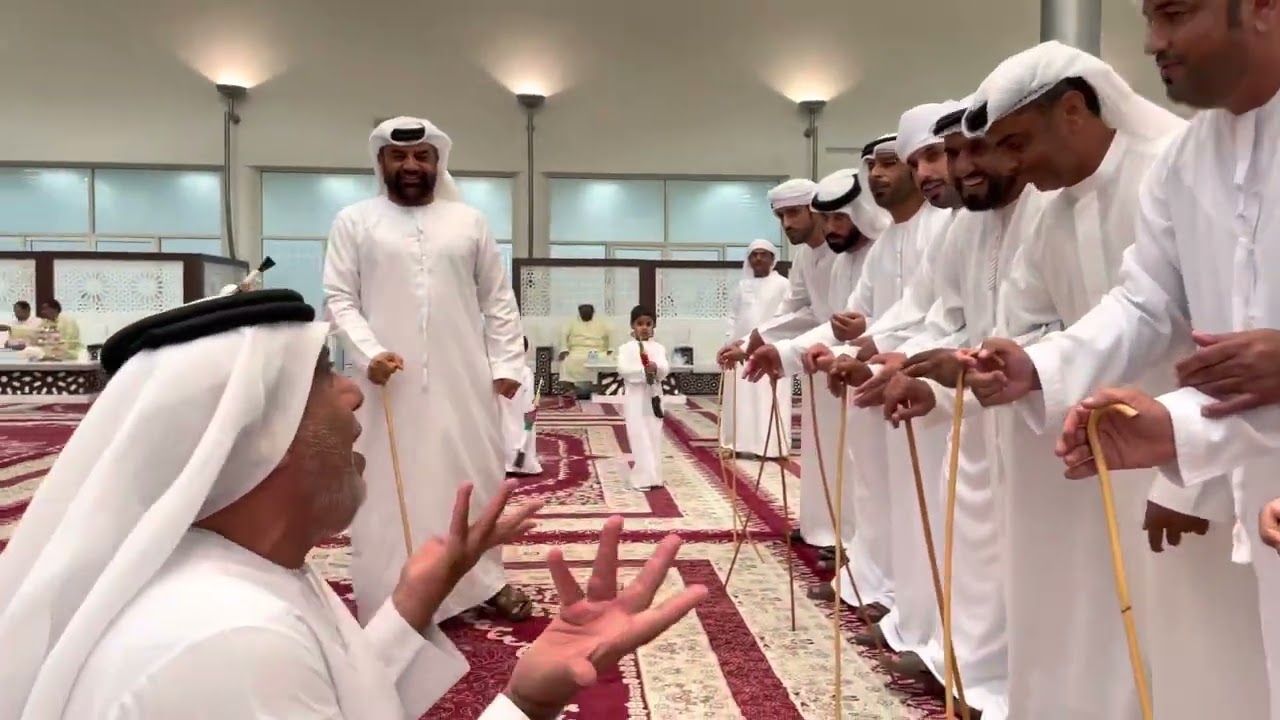 فرقه سالم بخيت الراشدي معه الشاعر علي جمعه الكعبي