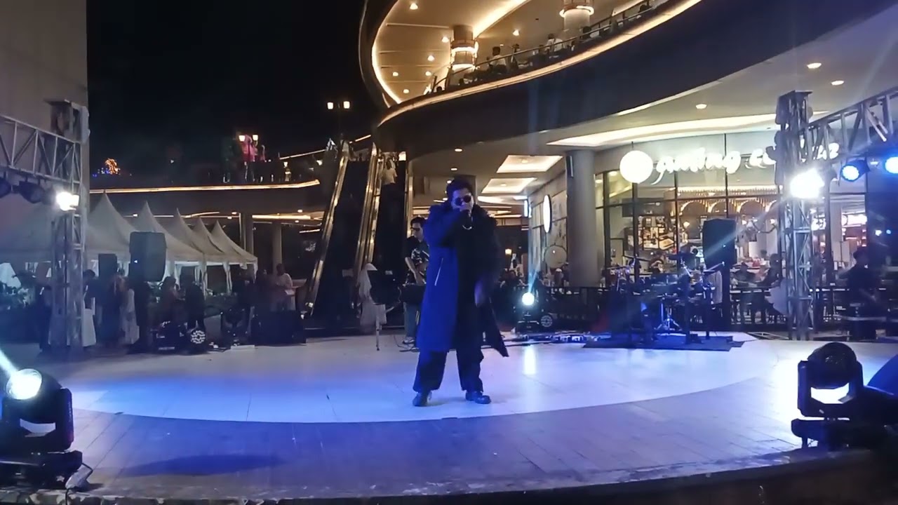 Acara midnight sparkle live perfomance dj menyanyi di d, colony Aming coffe gaia bm raya city mall 