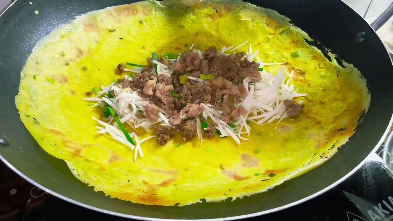 Học được cách pha bột bánh xèo siêu giòn ngon từ mẹ! Bánh xèo vàng ươm giòn rụm không dính chảo