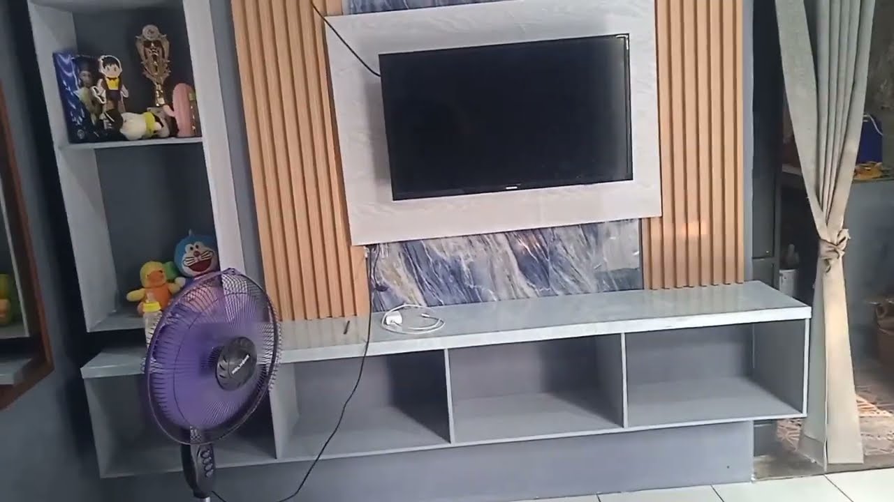 membuat backdrop tv dengan triplek dan alat se adanya, modal kecil bisa se cantik ini ruang keluarga