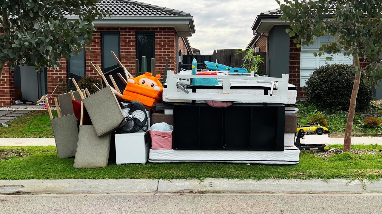 Let’s Go On A Curbside Scavenger Hunt! 
