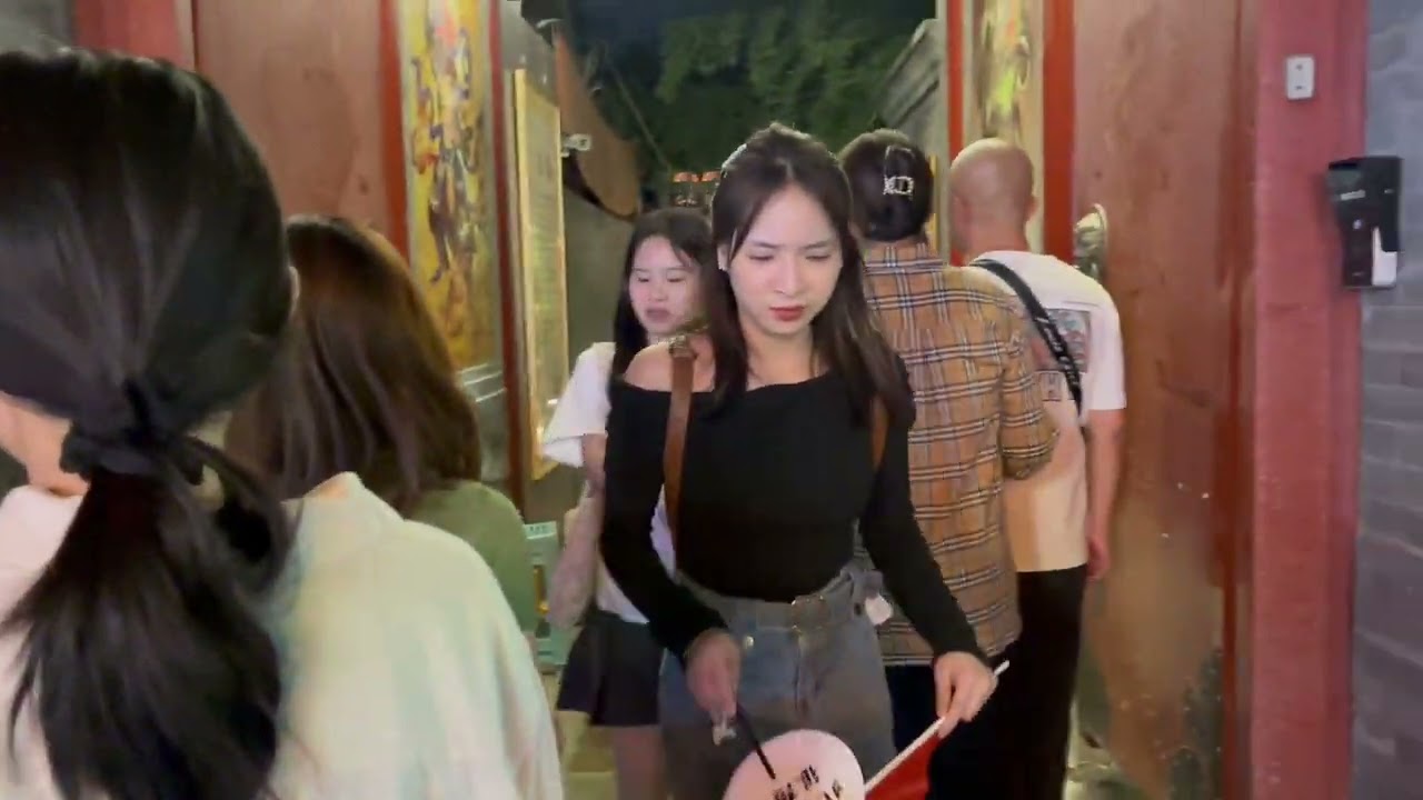 【4K】🇨🇳 Walking tour of Beijing Shichahai | Yanbagxie Street, a collection of unique cultures