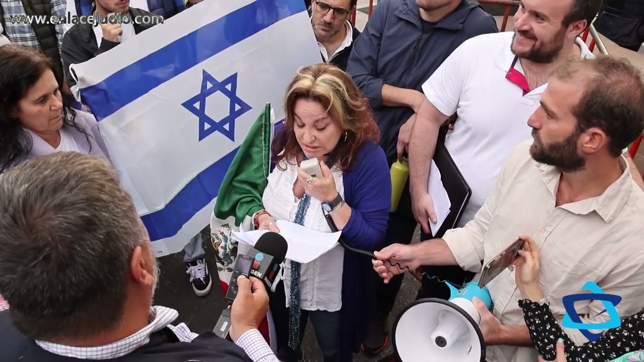 Más de 300 judíos mexicanos expresan su apoyo a Israel fuera de su Embajada