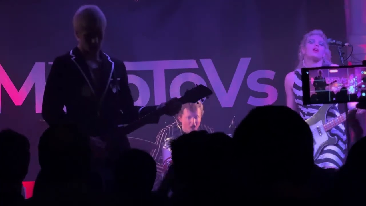 The Molotovs - More more more