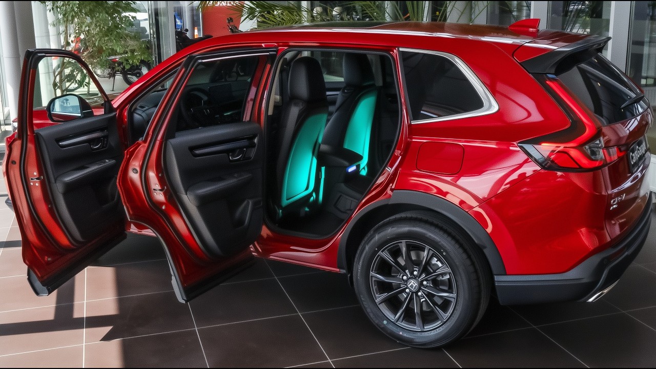 2025 Red Honda CR-V Advance Hybrid AWD - Reliable Family SUV in Detail