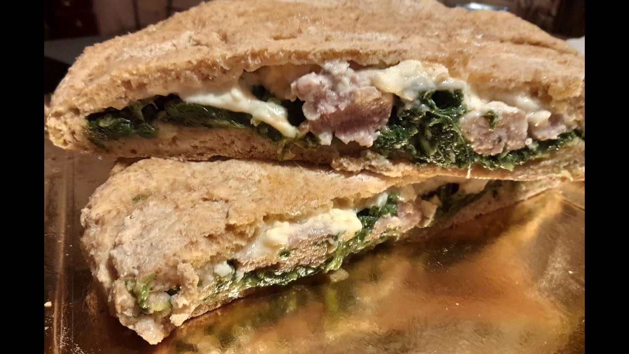 Scacciata (Schiacciata) spinaci e salsicce (Savory pies Scacciata  spinach and sausage)