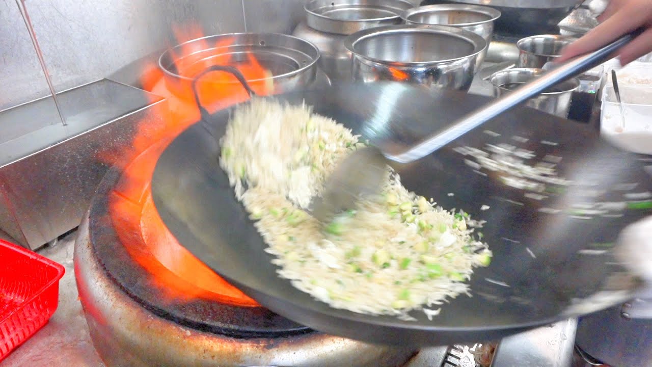 鑊氣【蛋白炒飯】看似簡單 仲有好多人唔識炒 睇吓幾位師傅點炒？Egg white fried rice~seems simple.See how the masters fry it? 