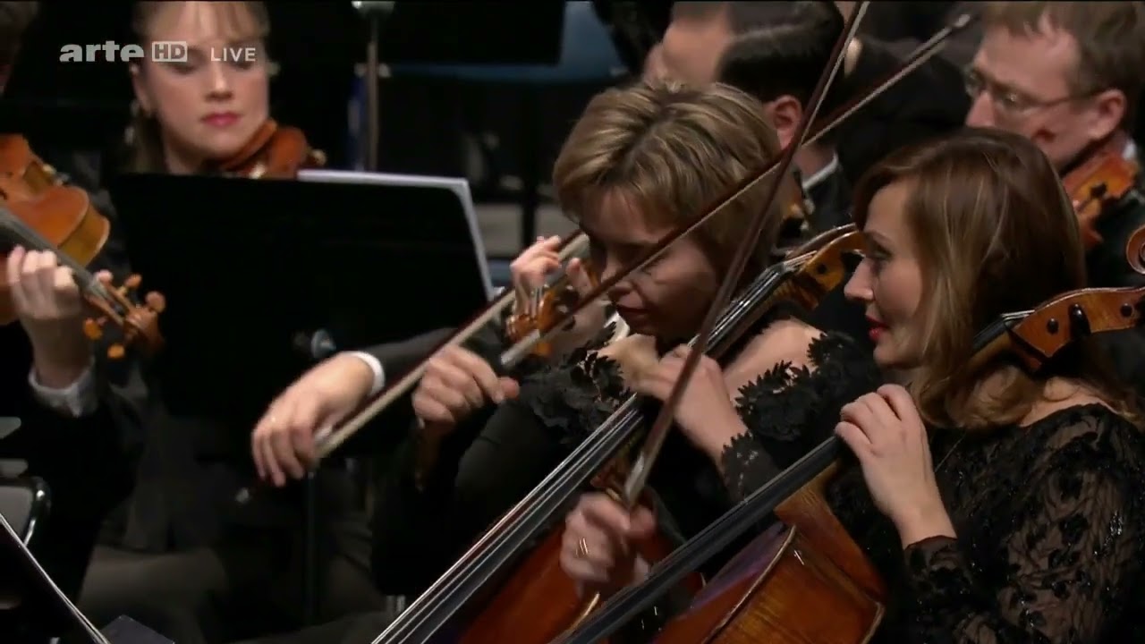 Ural Philharmonic Orchestra  - Dmitri Liss  -  Le Lac Des Cygnes -  Scene T I Chaikovsky (HD)