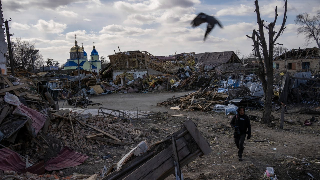 Ukrainian counterattack leaves villages 'deserted'