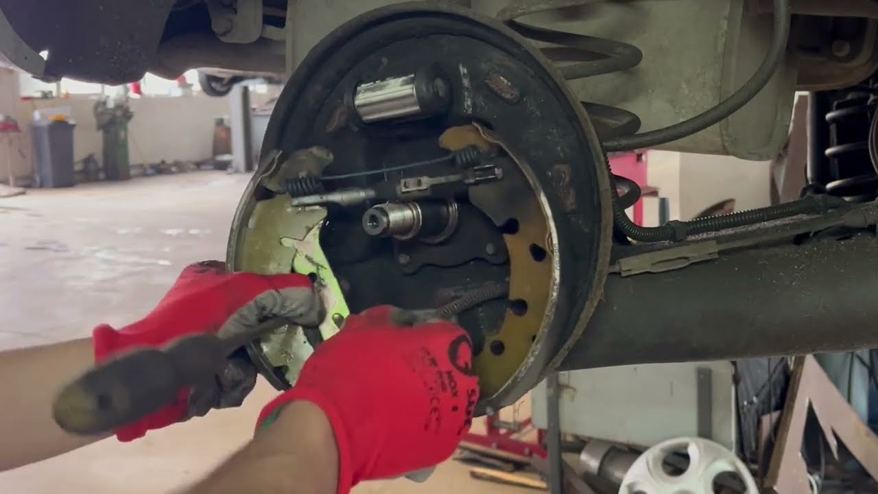 Tutorial inlocuire saboti (Ford Fusion)