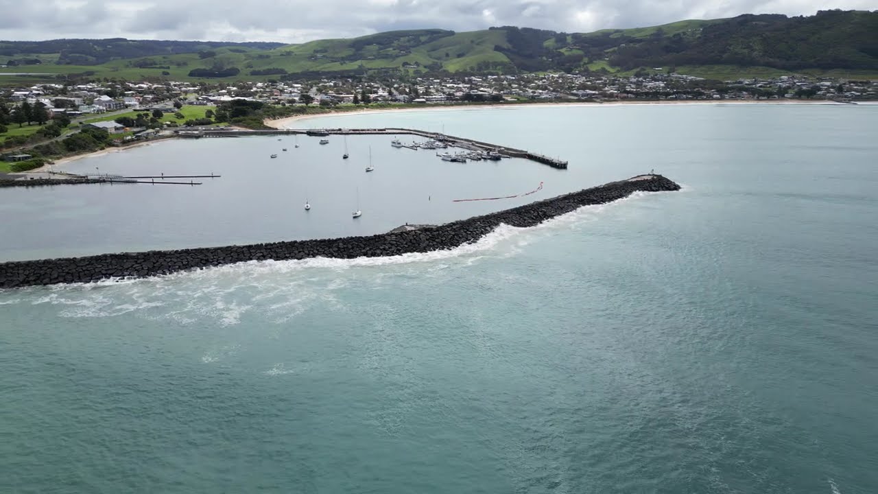 Apollo Bay, Victoria, from Marriner's Lookout and the harbour