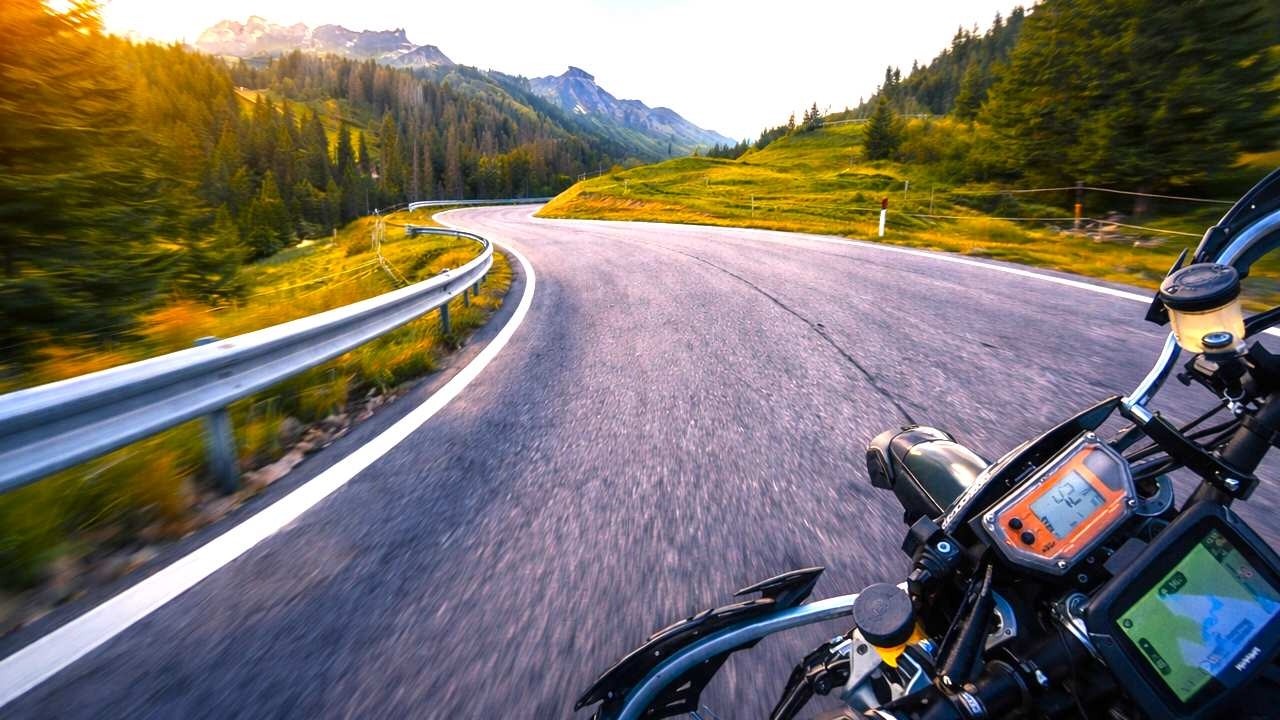 Riding Thru The Mountains of Italy | Fluomoto Raw