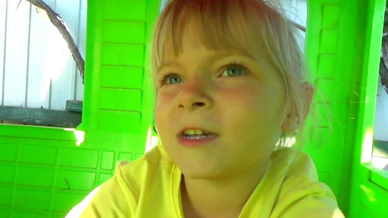 Лера заболела под Дождем! Маргарита учит Малыша видео для детей