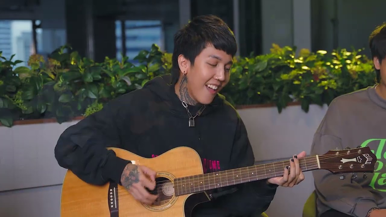 #ชำแหละโซเชียล ฟังกันสดๆ กับเพลงอกหักสุดกระแทกใจ!!เสแสร้ง (Pretend) - Paper Planes | Acoustic Ver.