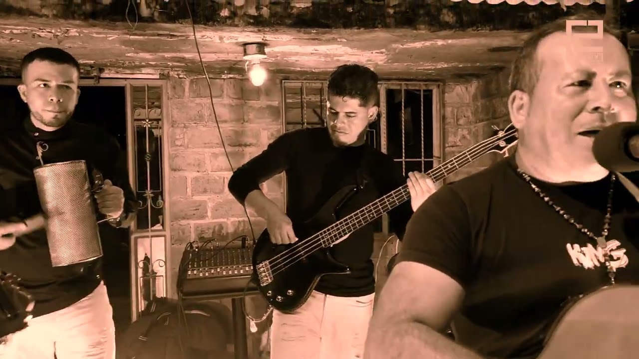 EL AGUARDIENTERO - GRUPO MUSICAL R2