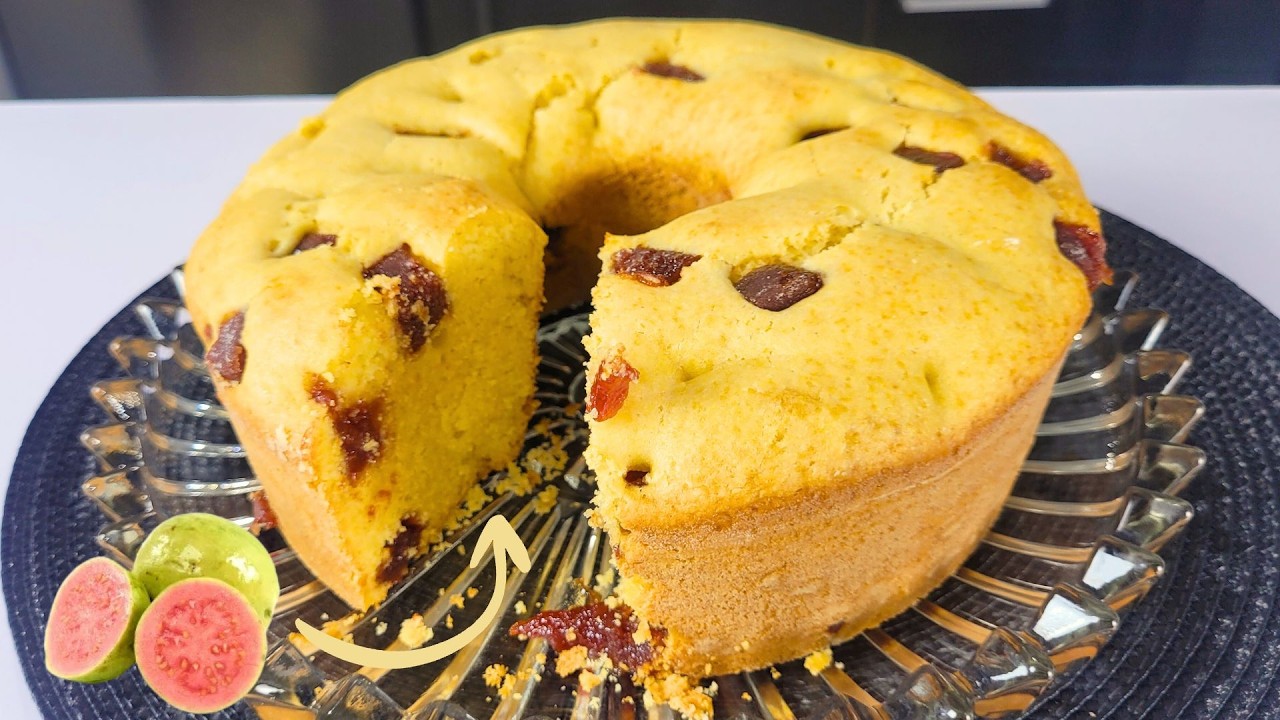 BOLO DE FUBÁ COM GOIABADA QUE DERRETE NA BOCA