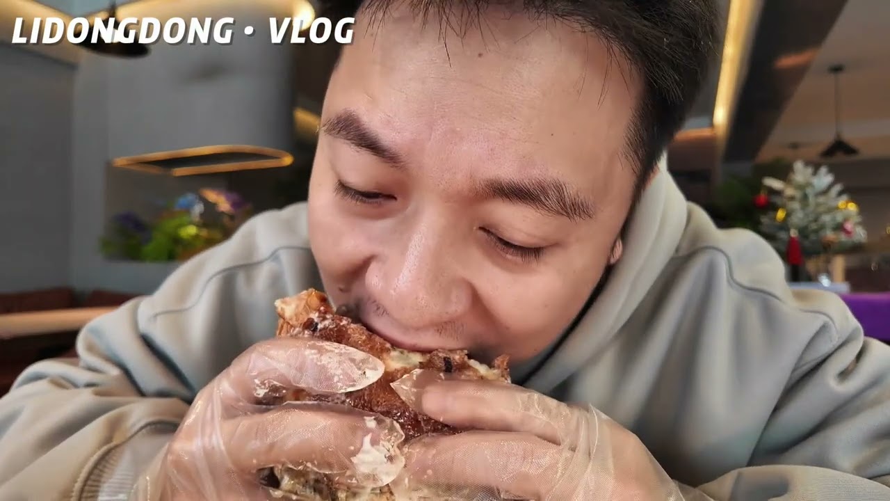 怪不得排名这么高！让我吃的好满足啊！ #晒出你们觉得很香的美食 #谁懂这一口的好吃程度 #汉堡 #抖音美食创作者