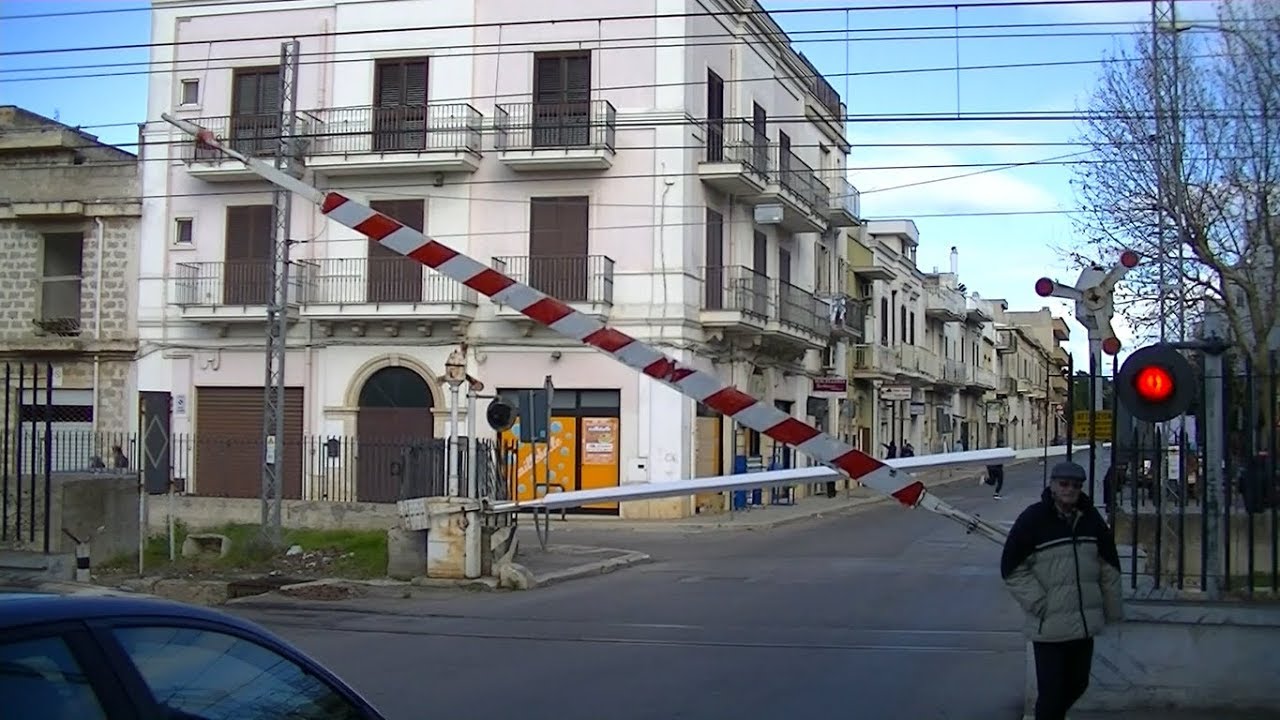 Spoorwegovergang Rutigliano (I) // Railroad crossing // Passaggio a livello