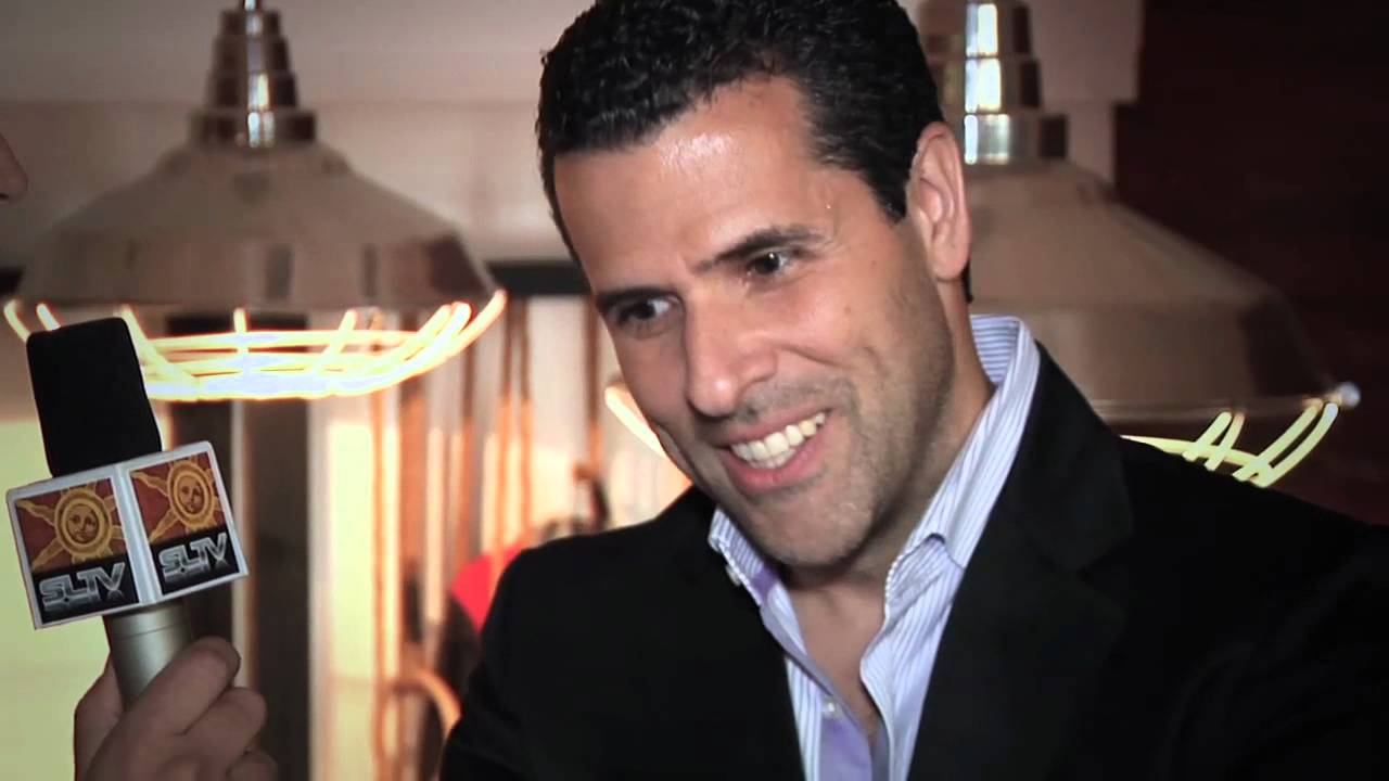Marco Antonio Regil joins MundoFox for the hit show Minute to Win it