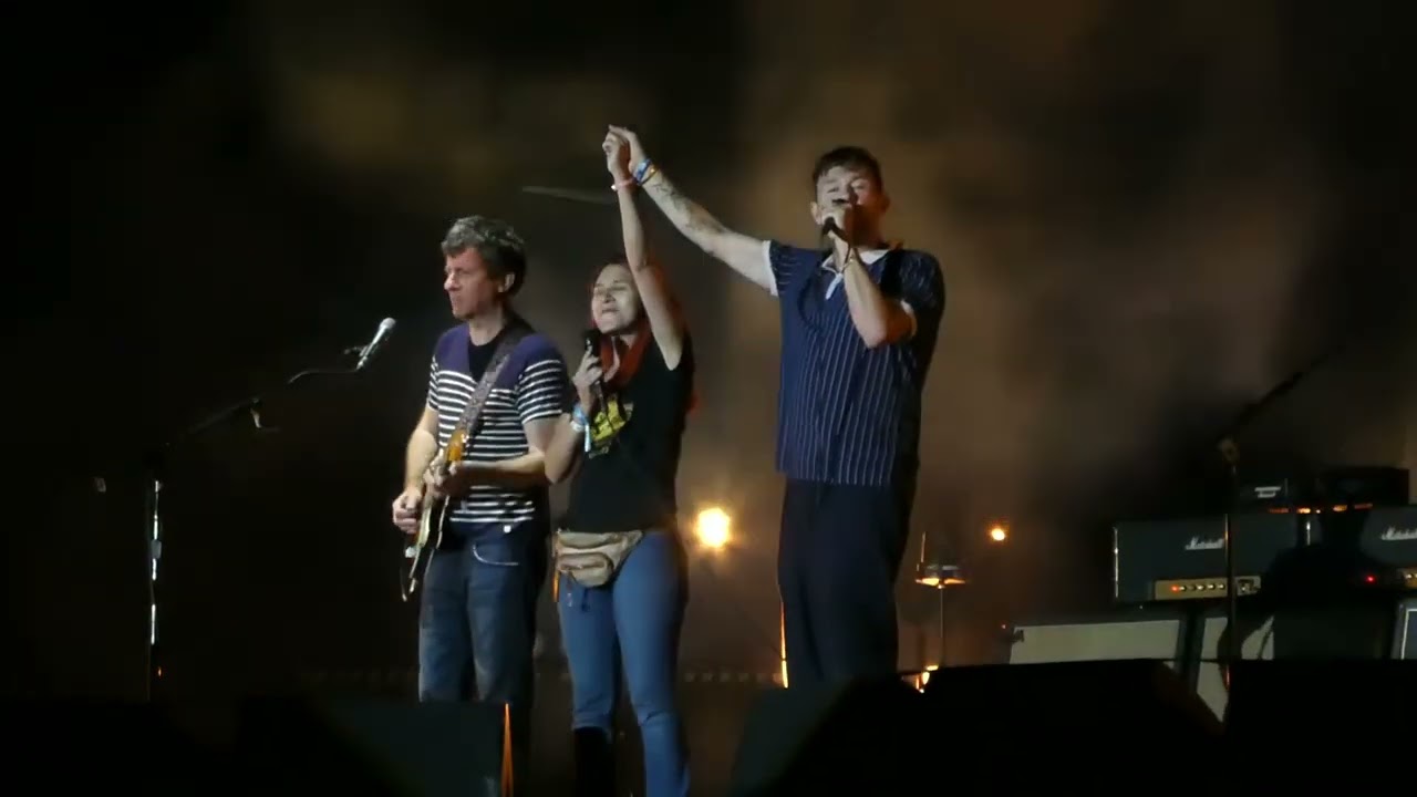 Blur - To The End (with guest from the audience) @ Fauna Primavera 2023, Chile