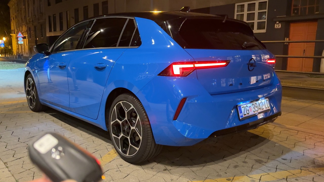 OPEL ASTRA FACELIFT 2026 at night - beautiful LED lights, AMBIENT lights & ILLUMINATED LOGO