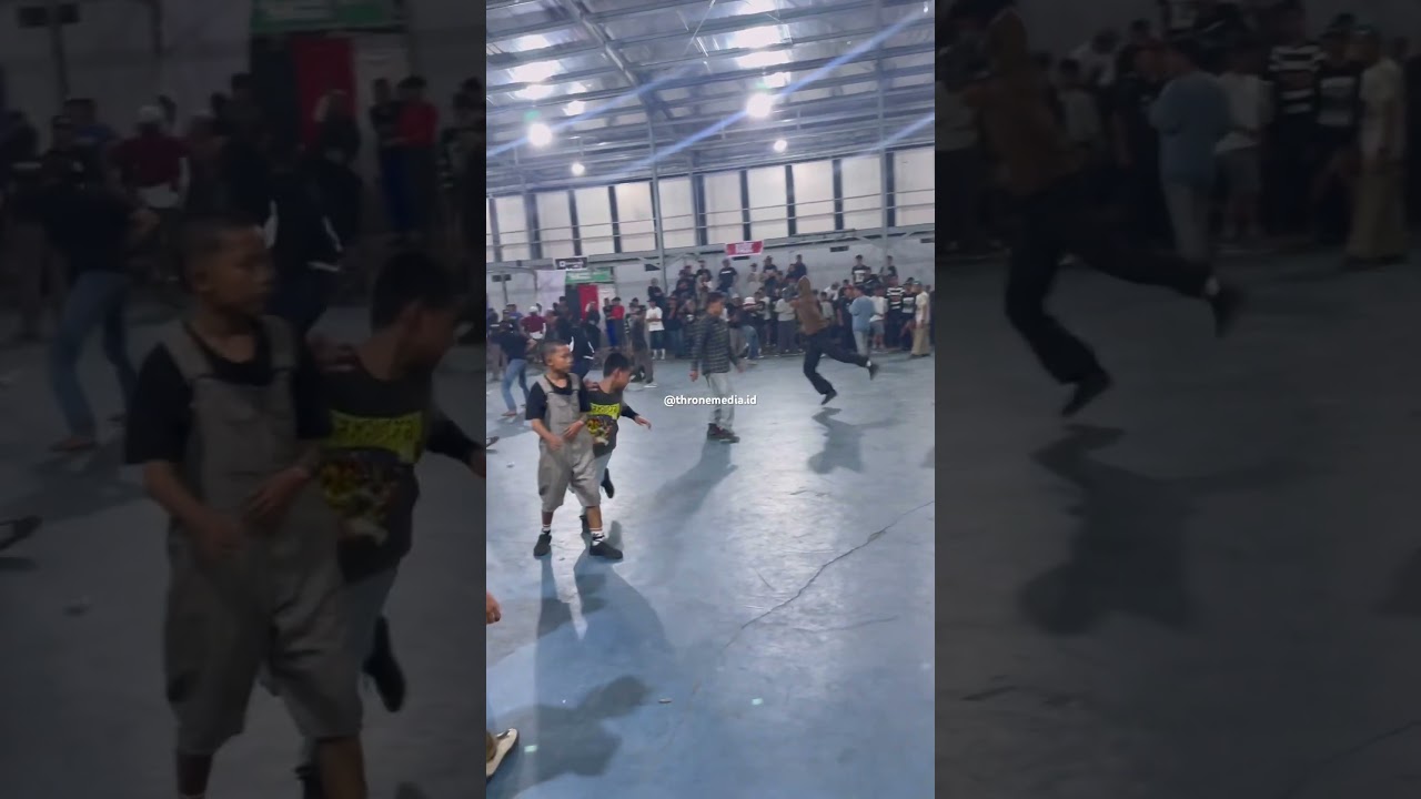 Bocah ngapak yak #moshing #mosh #crowd #twostep #shorts #pogo #chaos #gigs #punk #crowdsurfing