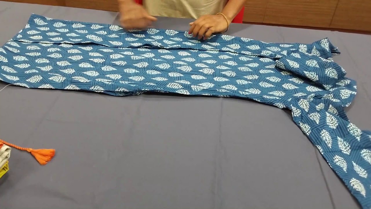 How to Fold Women's Kurtis / Easy Method - 7 Idiots