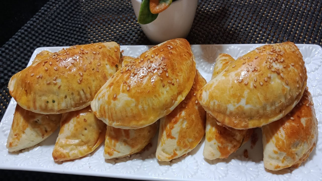 شوصون 🥟بعجينة سحرية رطبة بدون دلك وبدون مجهود وبحشوة لذيذة// les chaussons