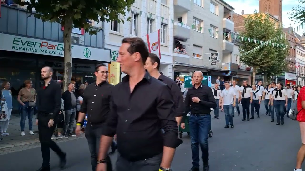 Schützenfest Grevenbroich 2025, Abmarsch der Musikblöcke nach der Serenade 