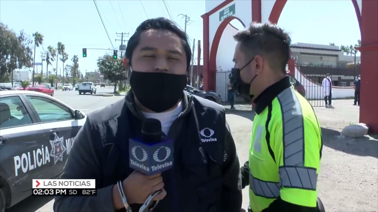 Policía arresta a reportero de Tijuana durante transmisión televisiva