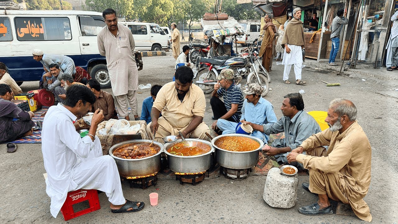 TOP PUNJABI DHABA BREAKFAST YOU CAN EAT 🤤UNDER 50 RS! UNVEILING LAHORE’S HIDDEN STREET FOOD