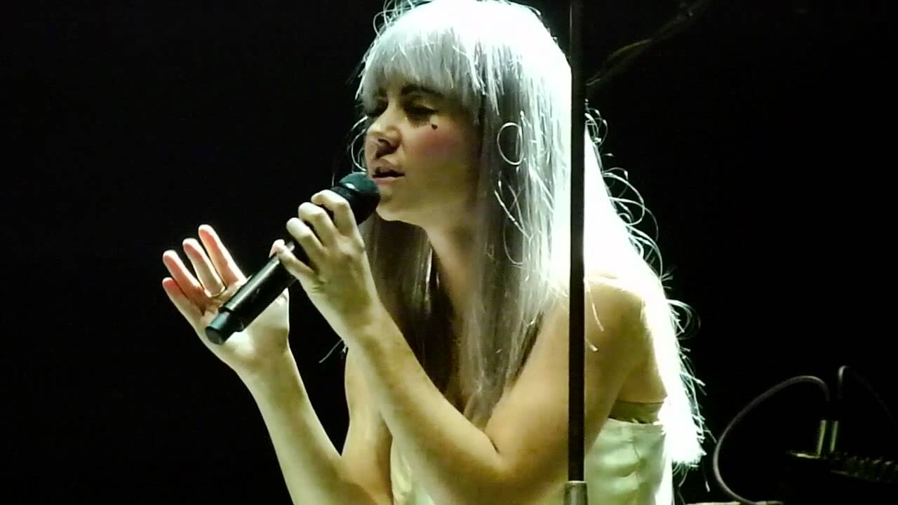 Marina and the Diamonds - Living Dead live Manchester MEN Arena 04-12-11