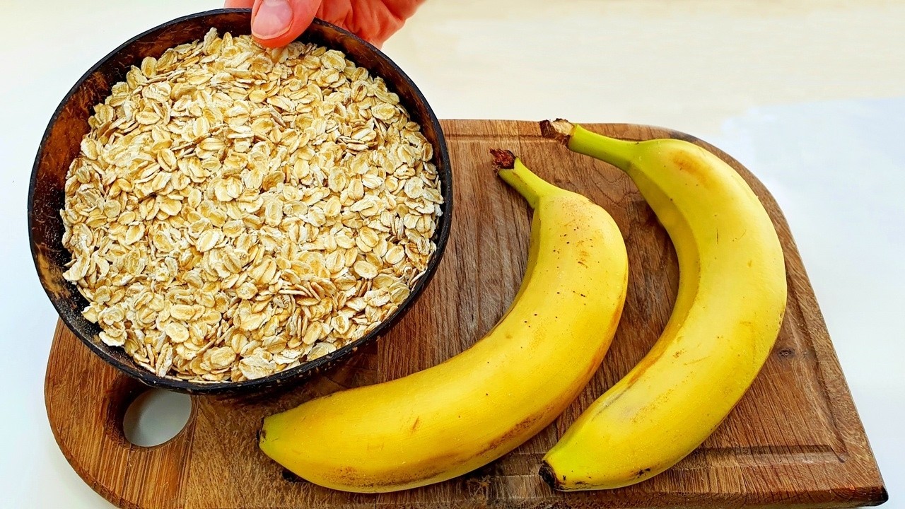 Healthy Banana Oat Waffles &ndash; Easy Breakfast Recipes & Ideas | Weight Loss Friendly, No Diet Needed