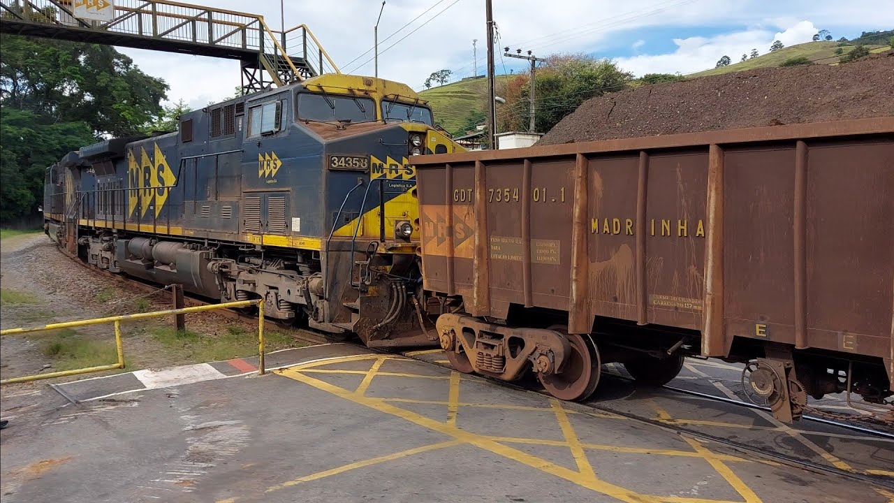 Trem de minério carregado descendo forte rampa em Freio Dinâmico com auxílio de cauda (Juiz de Fora)
