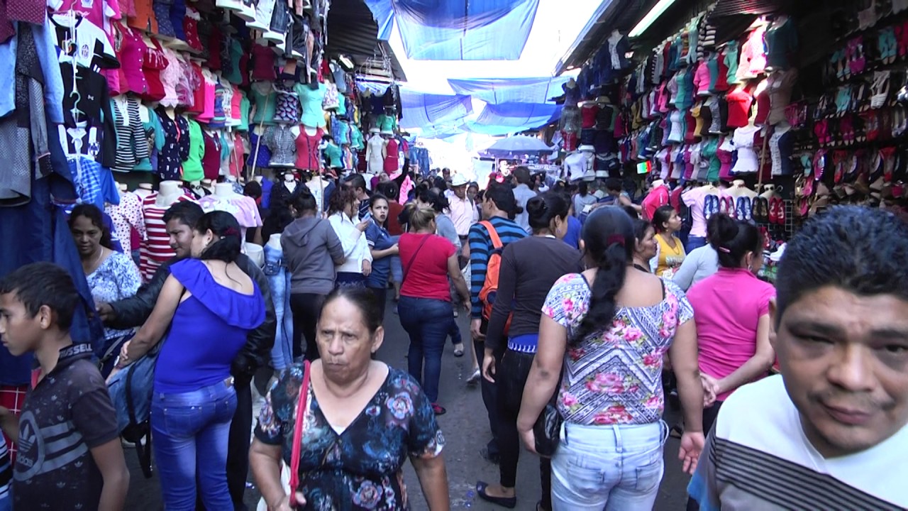 Capitalinos abarrotan la 5ta. Avenida de Comayagüela por las compras navideñas