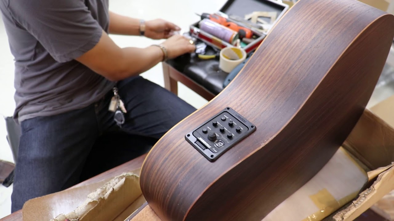 รีวิวการติดตั้งEQ fishman301 ให้เป็นกีต้าโปร่งไฟฟ้า950บาทรวมทุกอย่างถือกีต้าร์มาอย่างเดียว โมสมิวสิค