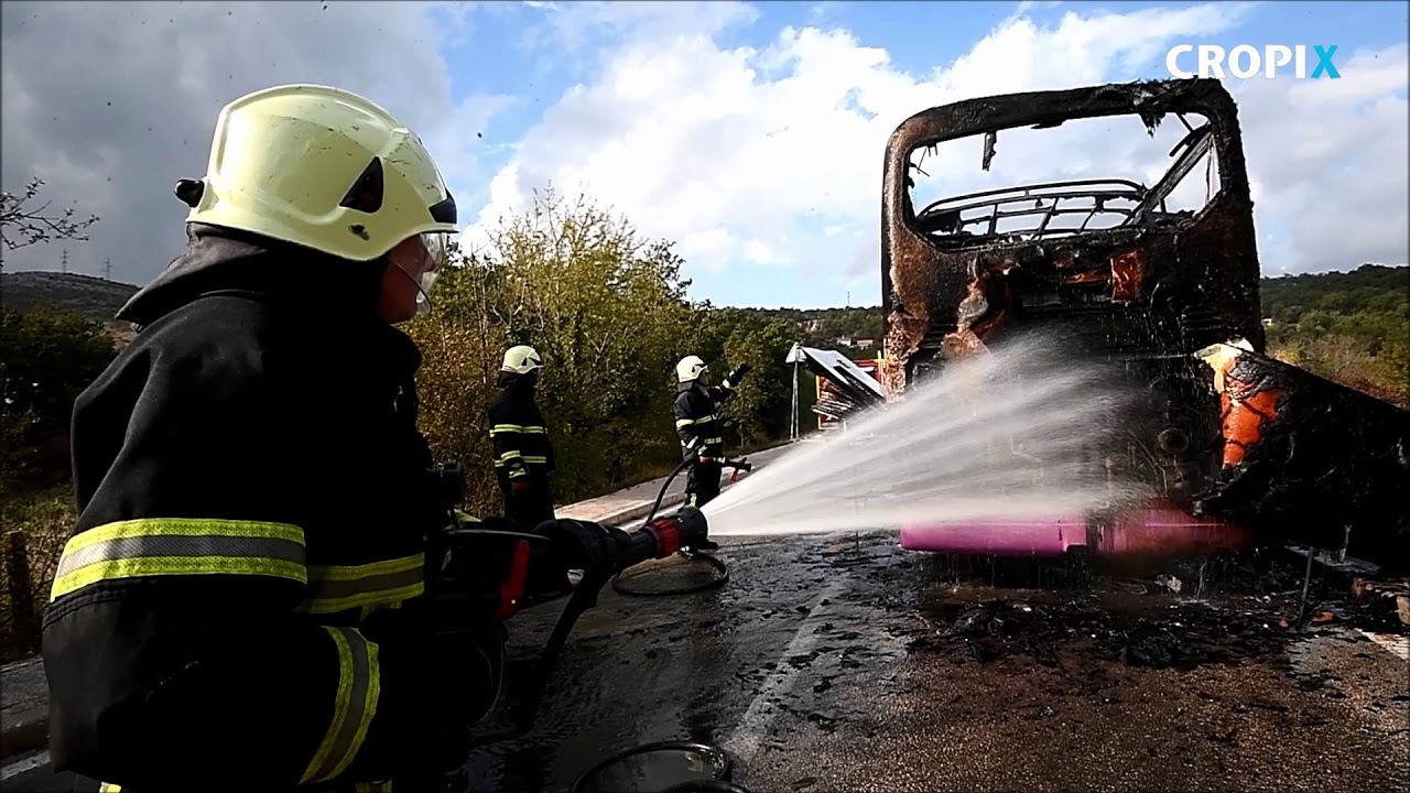Na staroj kliskoj cesti popodne se zapalio autobus