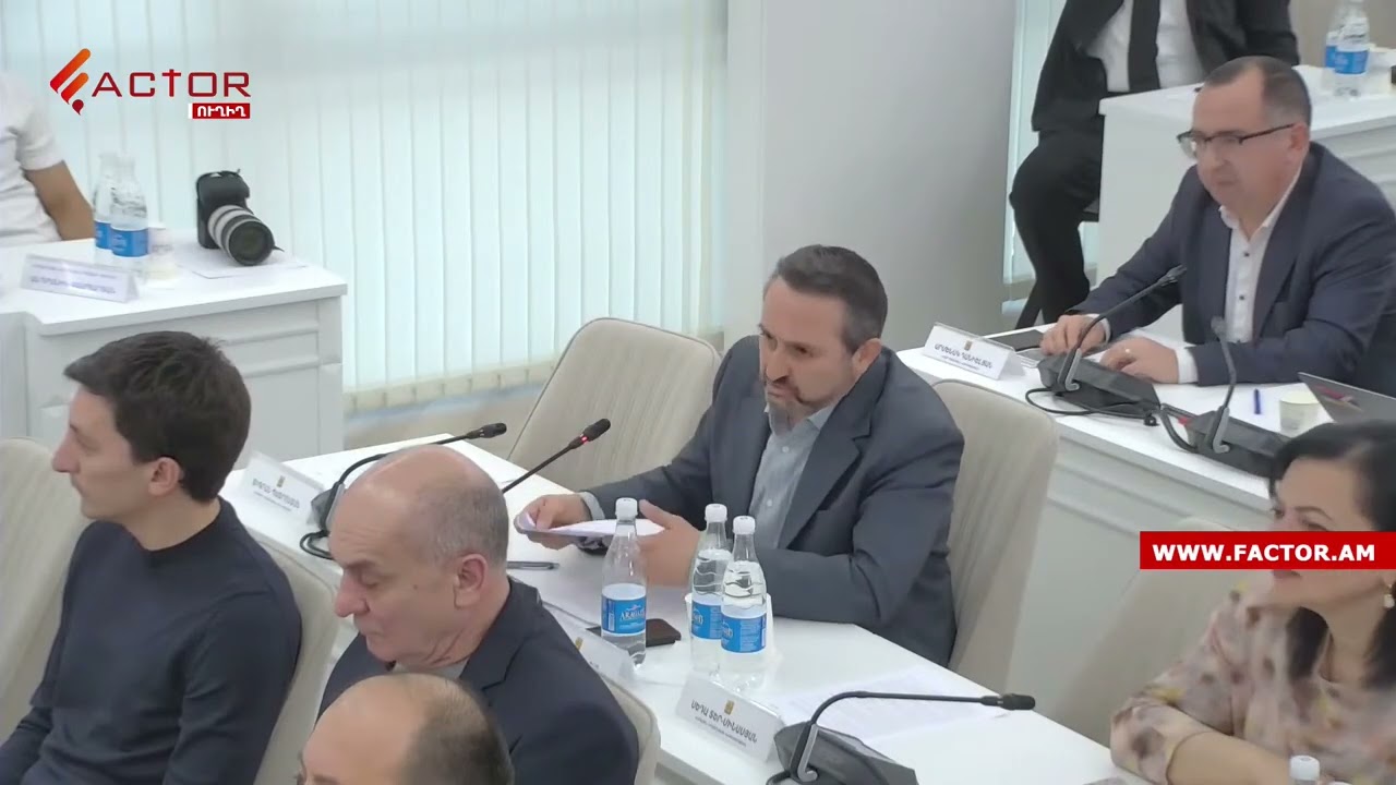 Դուք ամենամեծ բարերարն եք,ուզում եմ առաջարկել Քըրքորյանի փողոցը ձերանունով փոխեն.Զարոկյանը Ավինյանին
