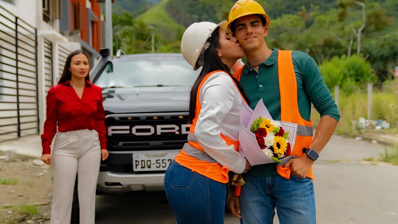 Albañil cumple el sueño de estar con la ingeniera de la obra