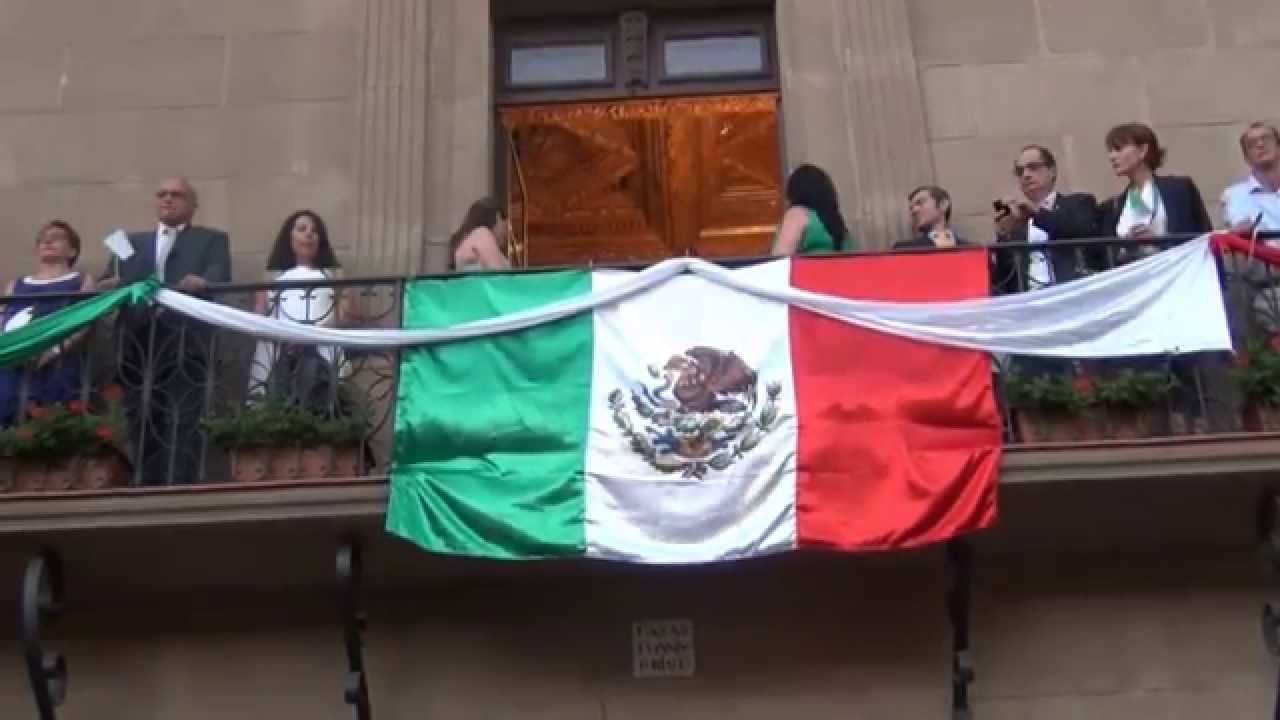 Grito de independencia de México en Barcelona por el consul en el año 2015 Pueblo Español