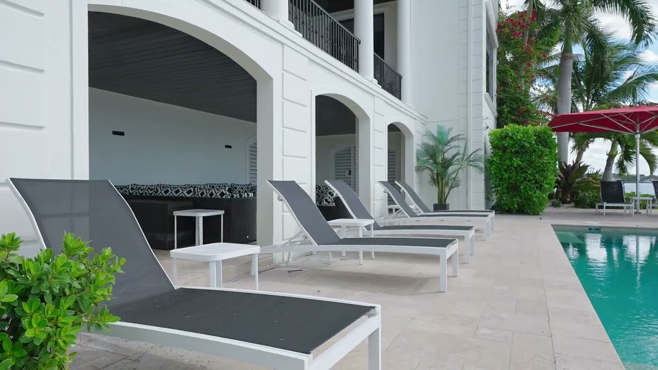 1204 Hillview Dr | Sarasota, FL 34239