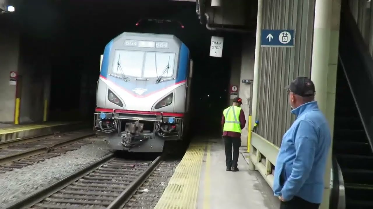 Amtrak Train 79 Washington DC Union Power Change from #664 to #207