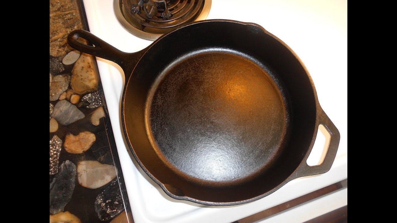 Washing A Cast Iron Pan (Chain Mail Scrubber...Four Years Later)