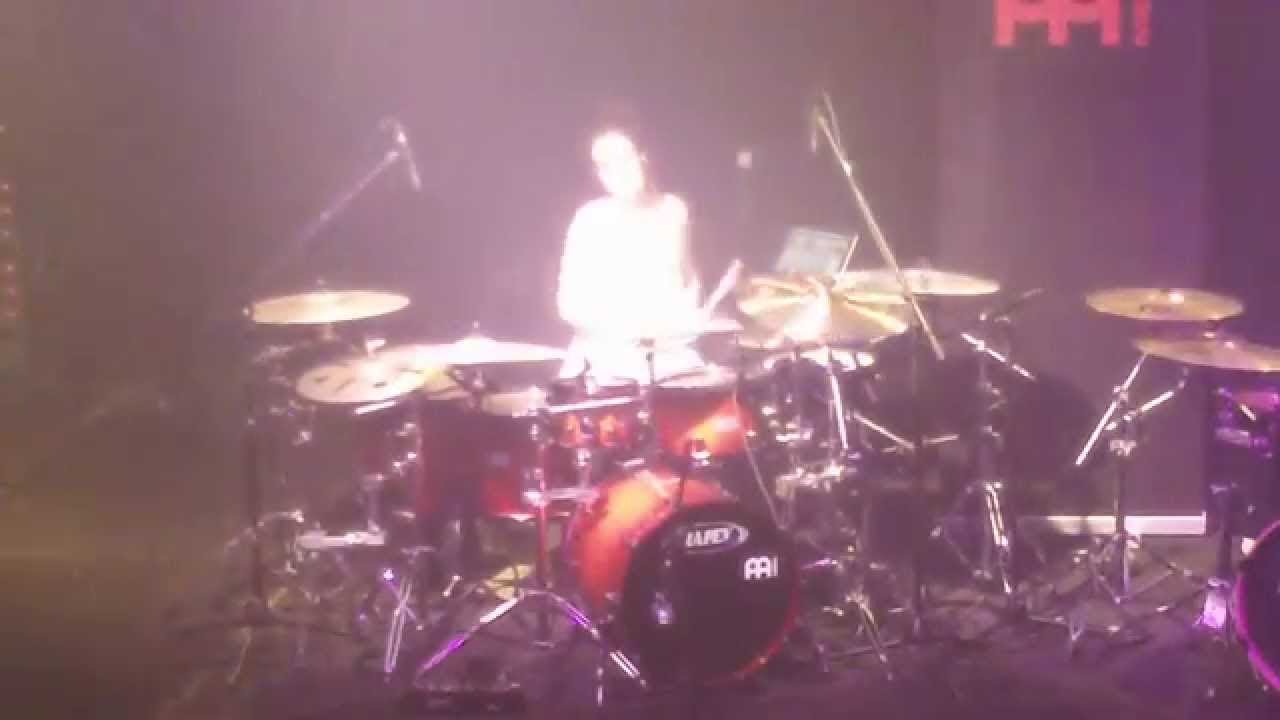 Anika Nilles - Improvises over a Loop